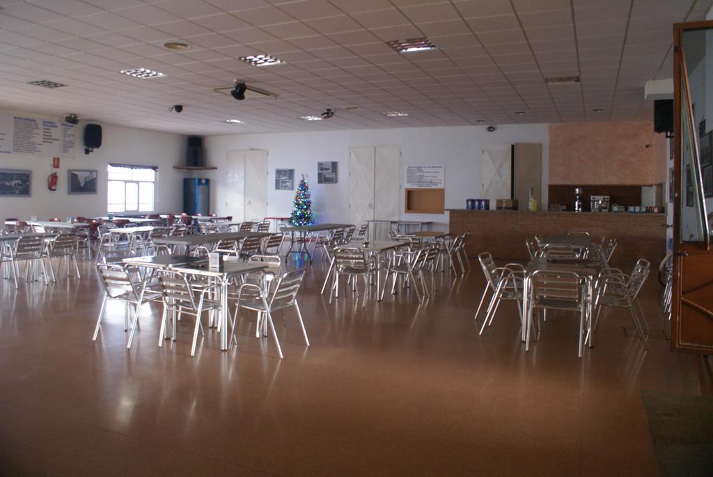Hostal Velasco Valdelacalzada Buitenkant foto
