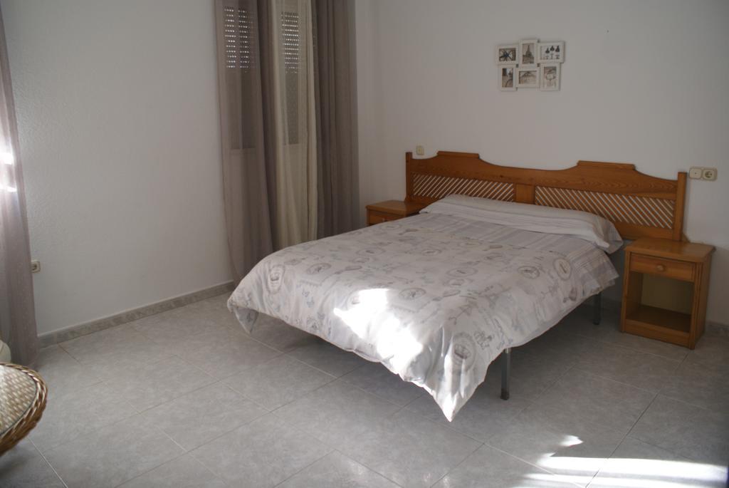 Hostal Velasco Valdelacalzada Buitenkant foto