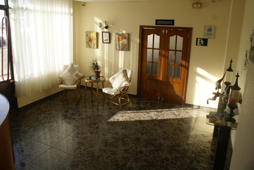 Hostal Velasco Valdelacalzada Buitenkant foto